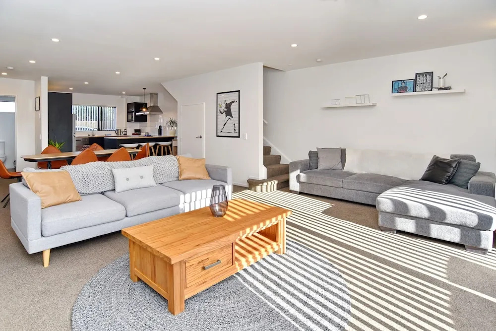 Parlane Apartments