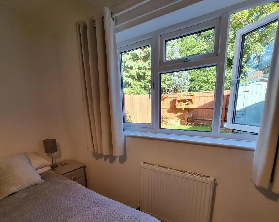 Spacious one bedroom apartment with private garden