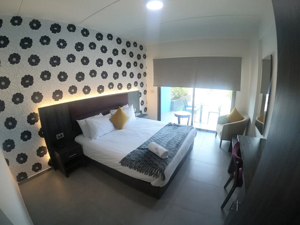 Le Six Resort Hotel