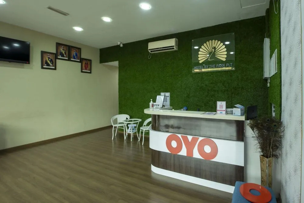 OYO 90231 Hotel By The Park Plt
