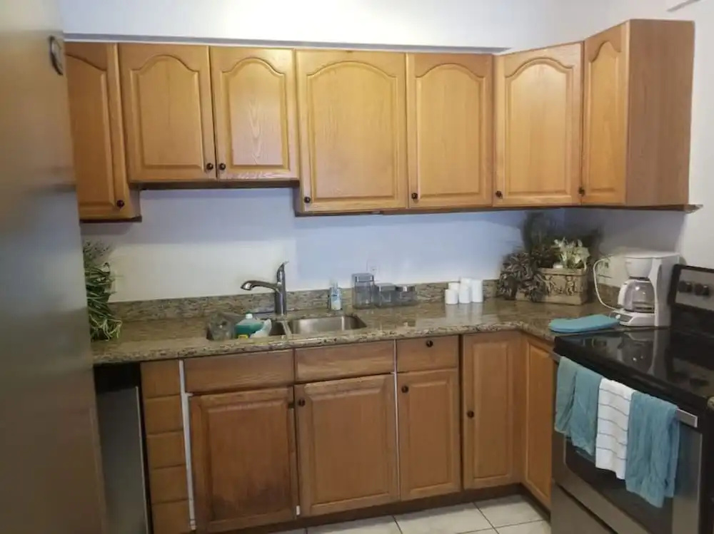 Beach only 4 miles away 2BR-1BTH w pool