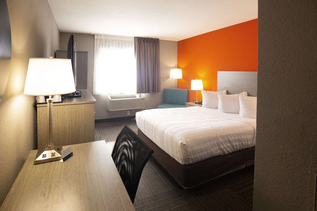 Quality Inn & Suites Hammond Near I-8090
