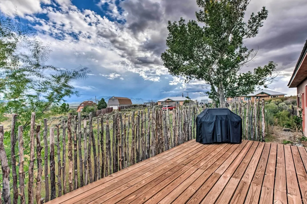 El Prado Duplex w/ Deck + Grill - 4 Mi to Town!