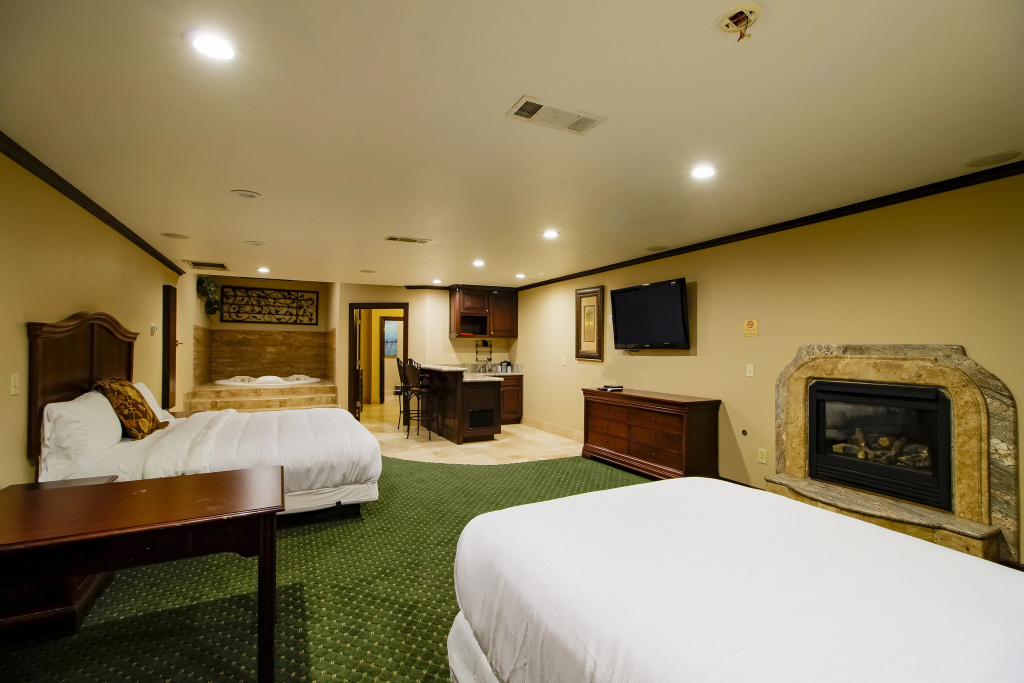 OYO Pinewood Inn & Suites Silsbee