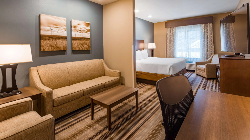 Best Western Plus Overland Inn
