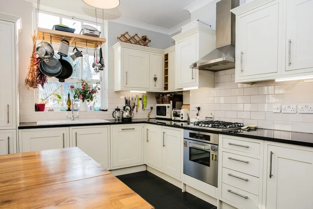 3 Bedroom Apartment Sleeps 6 in Dalston