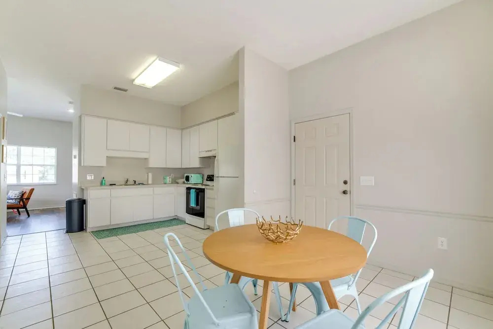 Explore Dtwn Crystal River: Walkable Duplex Unit