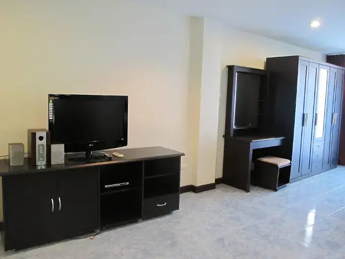 Rouge Service Apartments, Soi Buakhao