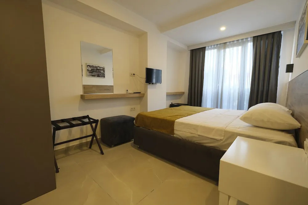 Tut Hotel