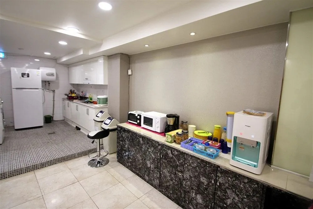 Hi 5 Hostel