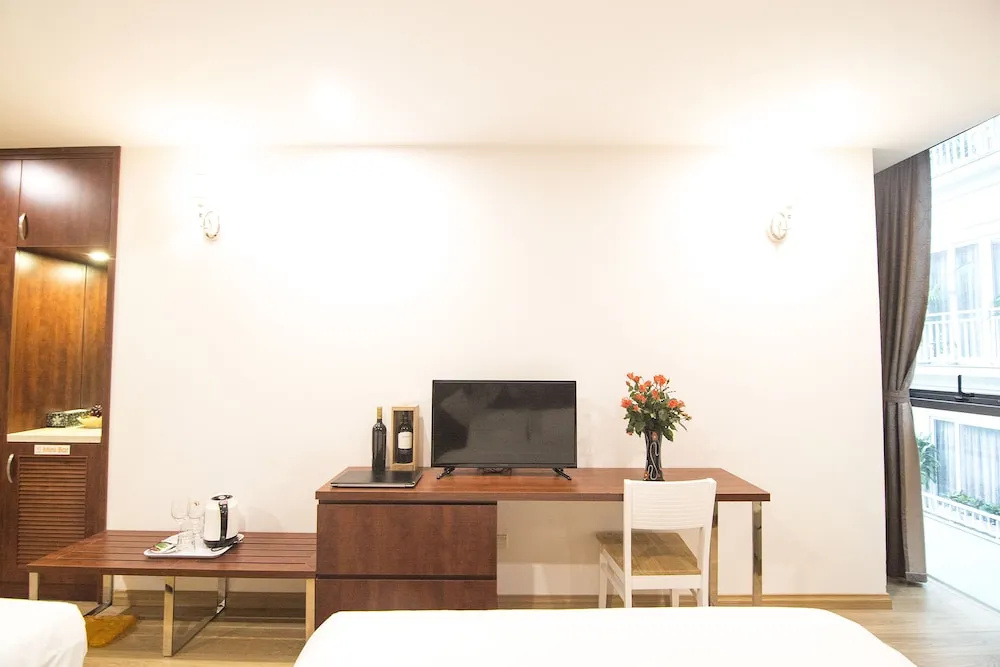 Khách sạn Thế Kỷ Mới