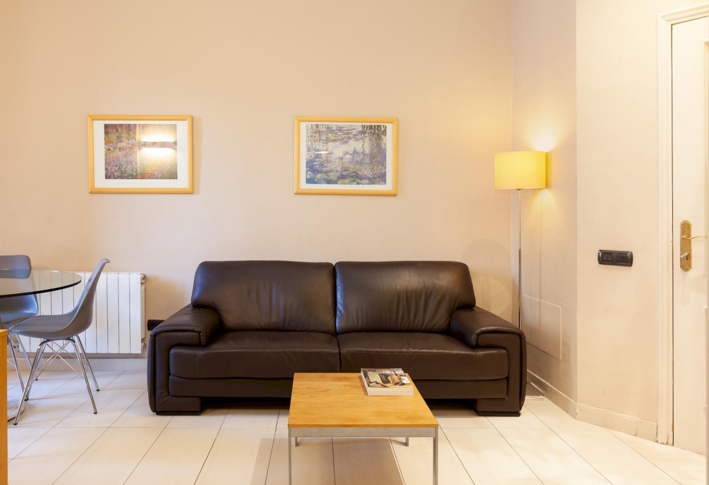 GAUDIR 6 · Soft and bright apartment w/terrace in Eixample