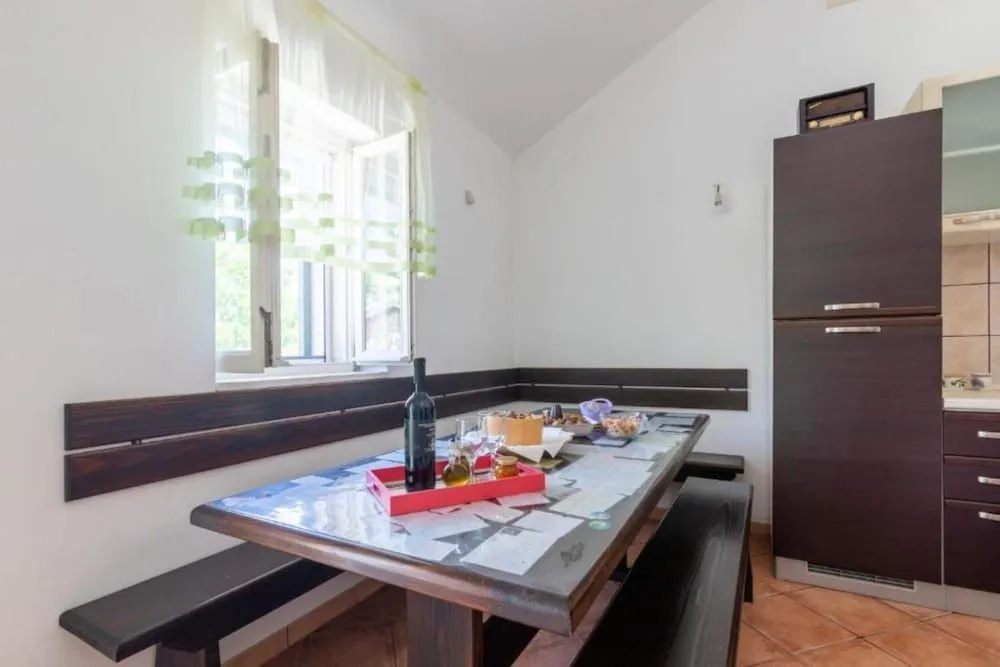 Branko - Large Terrace - H