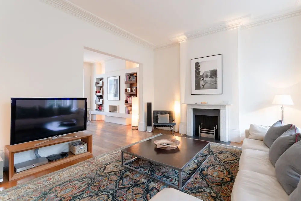 3 Bedroom Family House In Regents Park