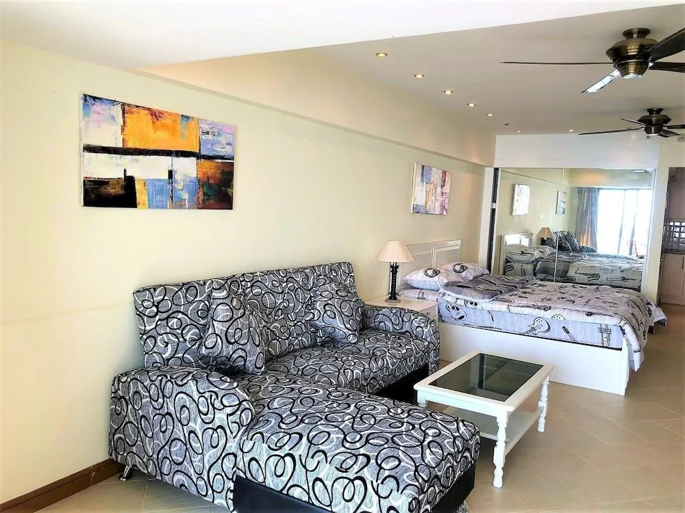 Metro Jomtien Condotel - Sleeps 2