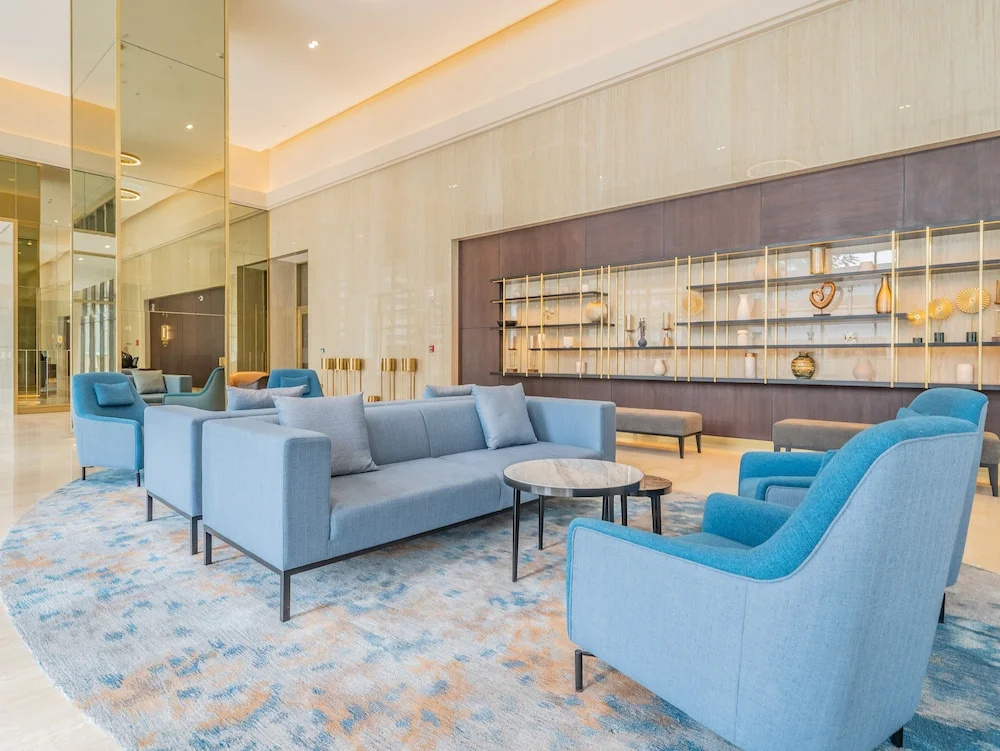 Spacious Art Deco Apt with Burj,Canal Views