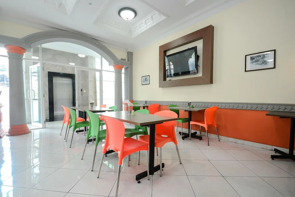 Airy Alun Alun Kejaksan Veteran 32 Cirebon