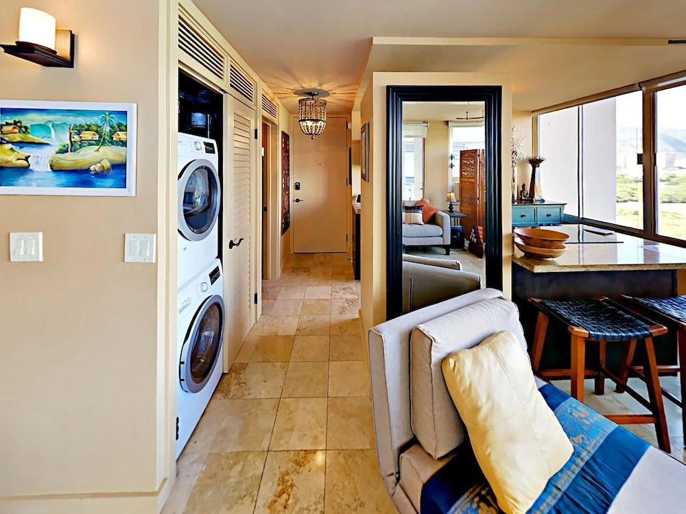 Waikiki Getaway - Studio Condo