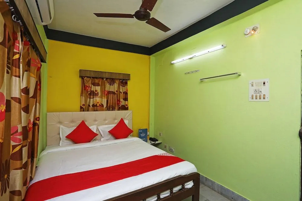 OYO 22892 Hotel Divine