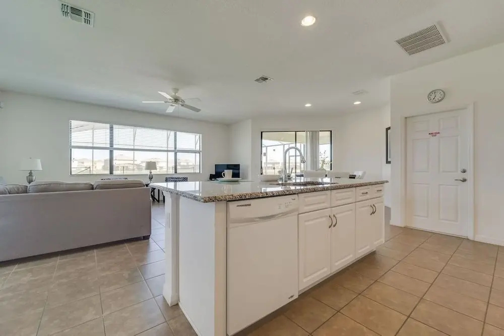5 Bed 5 Bath Vacation Home In Golf Community! 5 Bedroom Home by Redawning