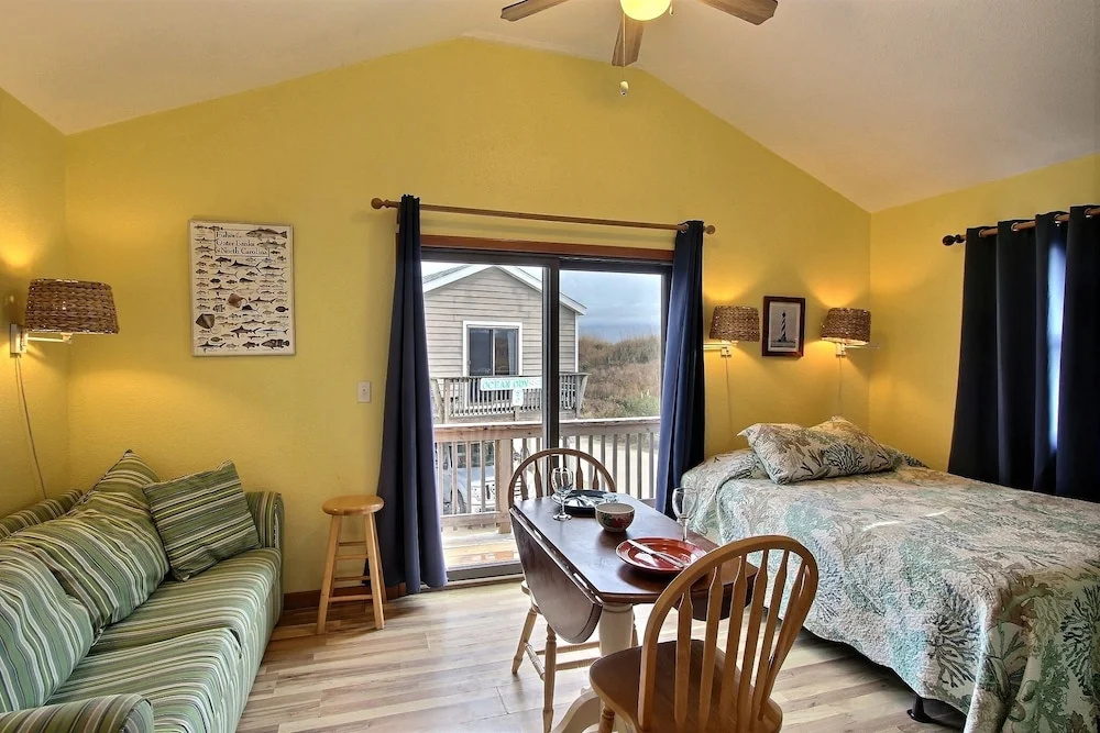 12 Beach Fantasy Studio Bedroom Condo by RedAwning
