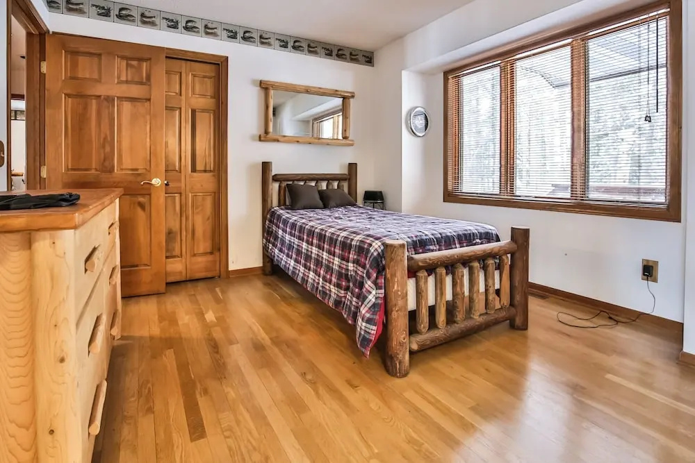 Pickerel Point Executive - 5 Br Home