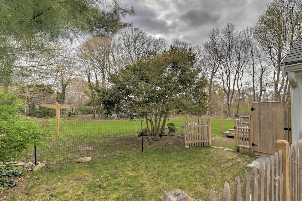 Cape Cod Cottage w/ Fire Pit - Walk to Beach!