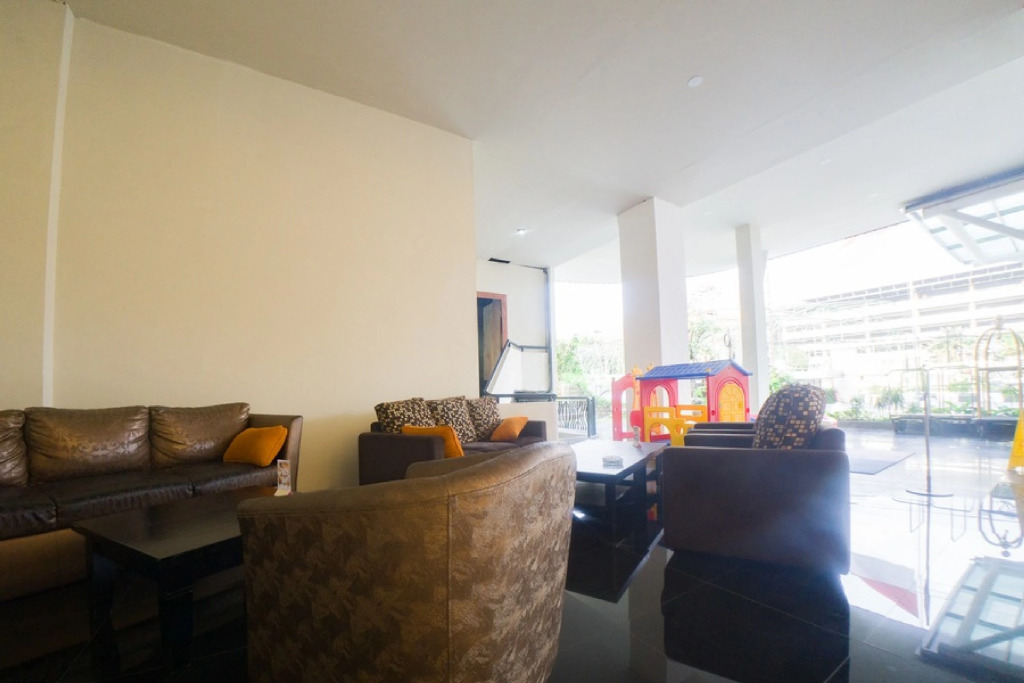 RedDoorz Plus @ Celaket