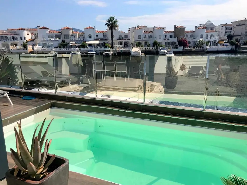 Empurialola - Casa con piscina y vistas al lago en Empuriabrava-138