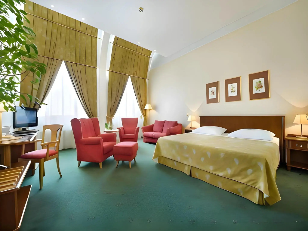 EA Hotel Rokoko