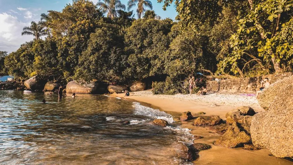 Paraíso! Casa de 2 andares com pier exclusivo