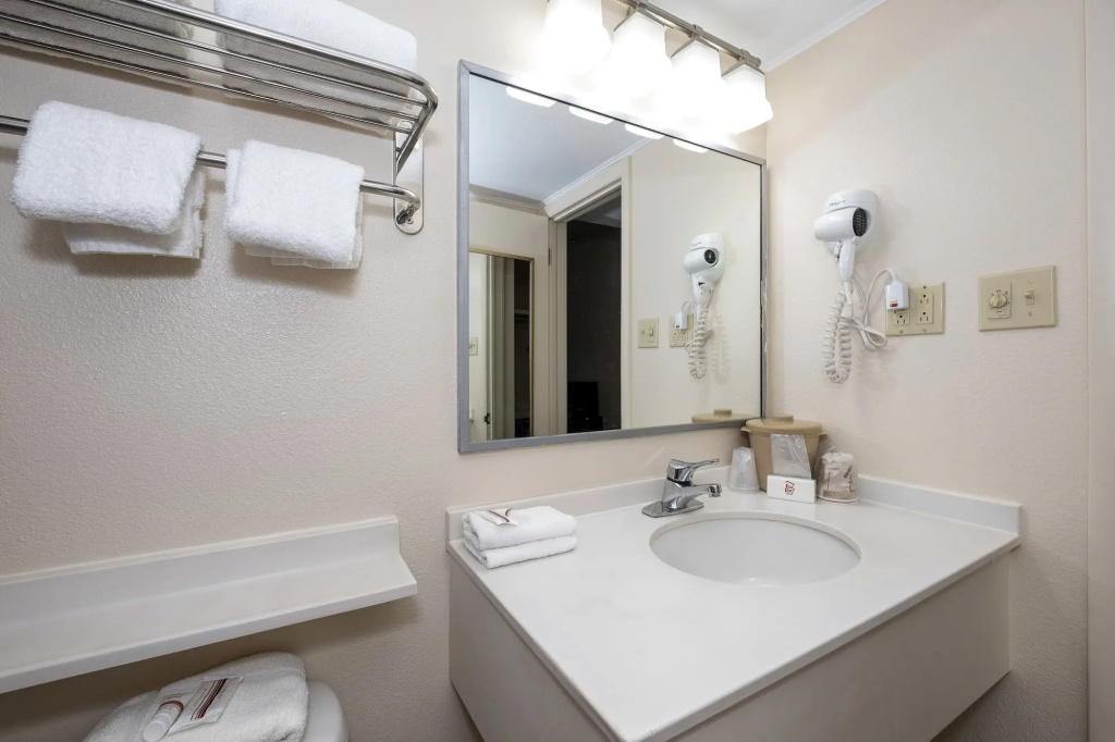 Red Roof Inn & Suites Hazleton