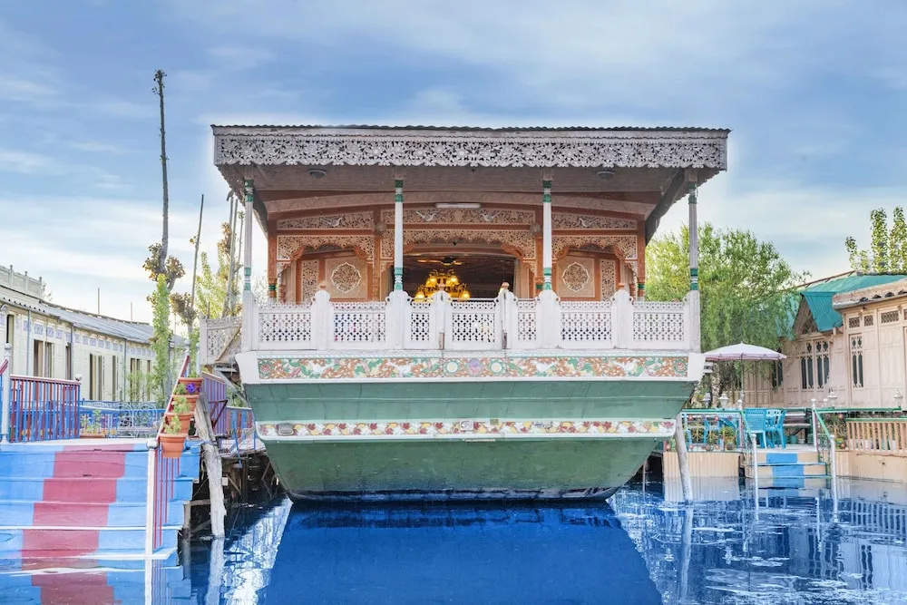 GuestHouser 1 BR Houseboat 126f