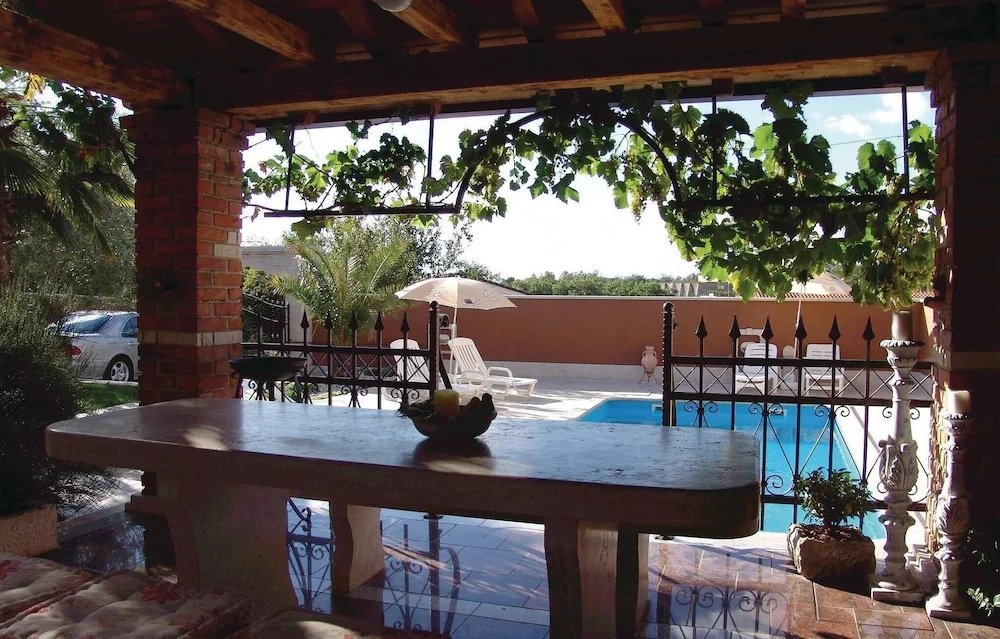 Amazing Apartment in Kosinozici With 1 Bedrooms, Wifi and Outdoor Swimming Pool