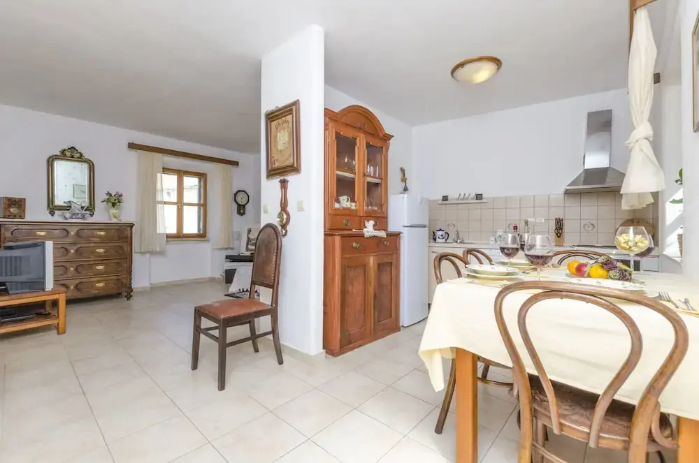 Apartments and Room Lucijo