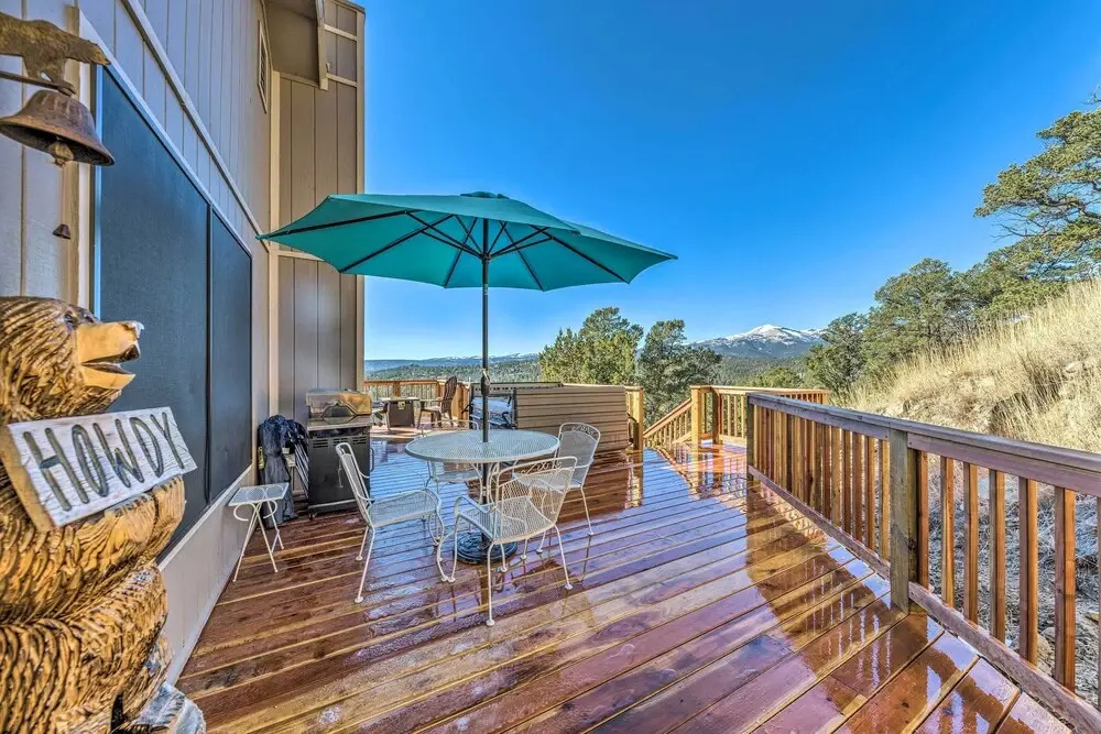 Mountains Majesty Cabin w/ Hot Tub & Mtn Views!