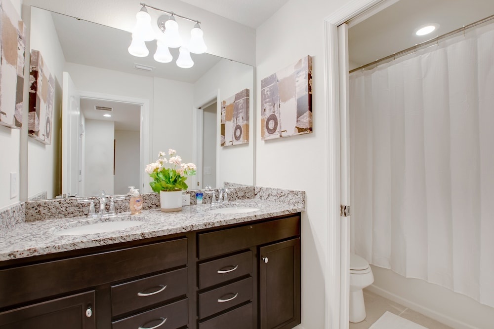 5 bed Town Home With Pool