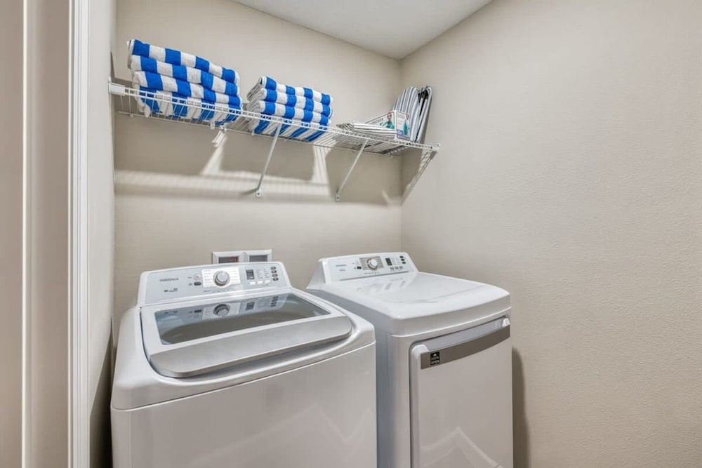 Affordable Luxury Home for 8 Guests Close to Parks