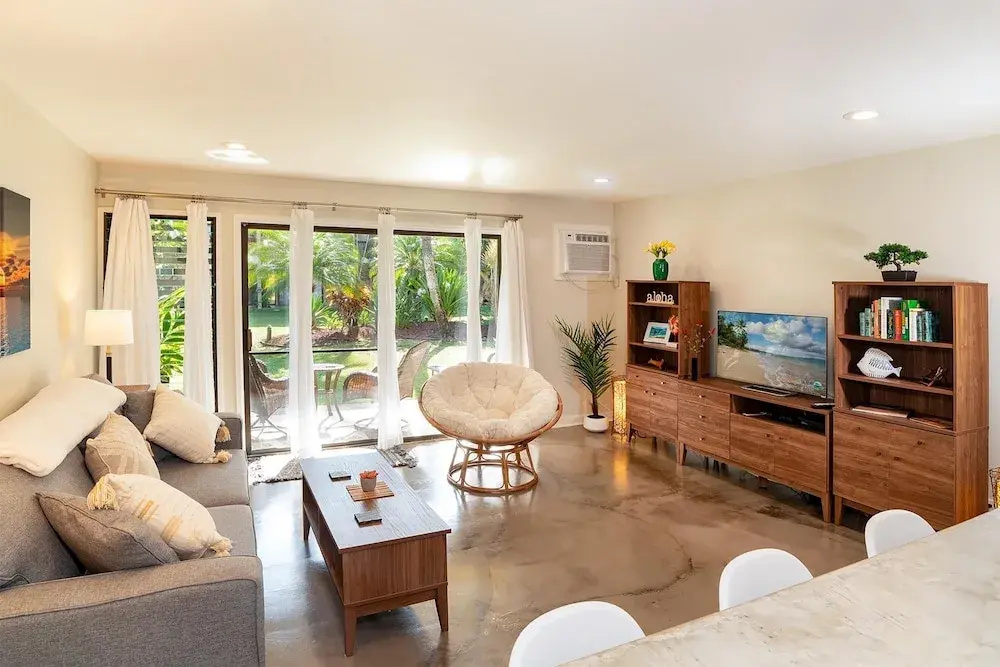 Kihei Garden Estates B-103 - Modern Design, Bright & Clean, Concrete Floors, AC