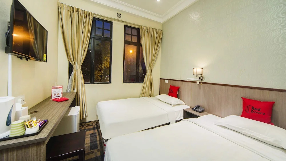 RedDoorz Plus near Lavender Street