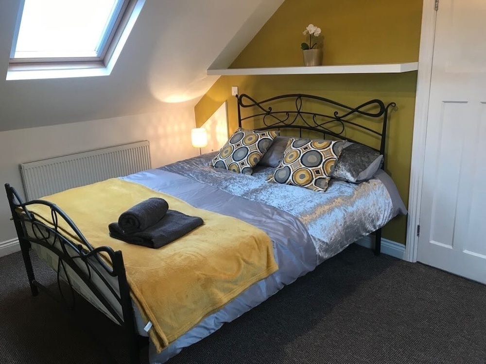 6 Bed-Sleeps 12-Hot Tub-Free Parking-Pet Friendly