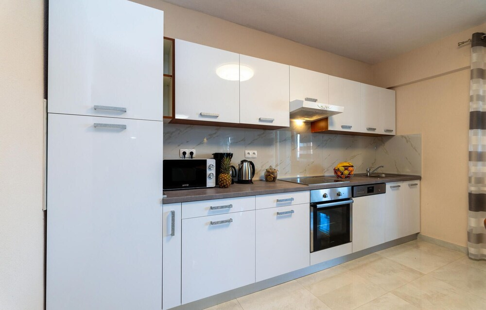 Amazing Home in Benkovac With Outdoor Swimming Pool, Wifi and 6 Bedrooms