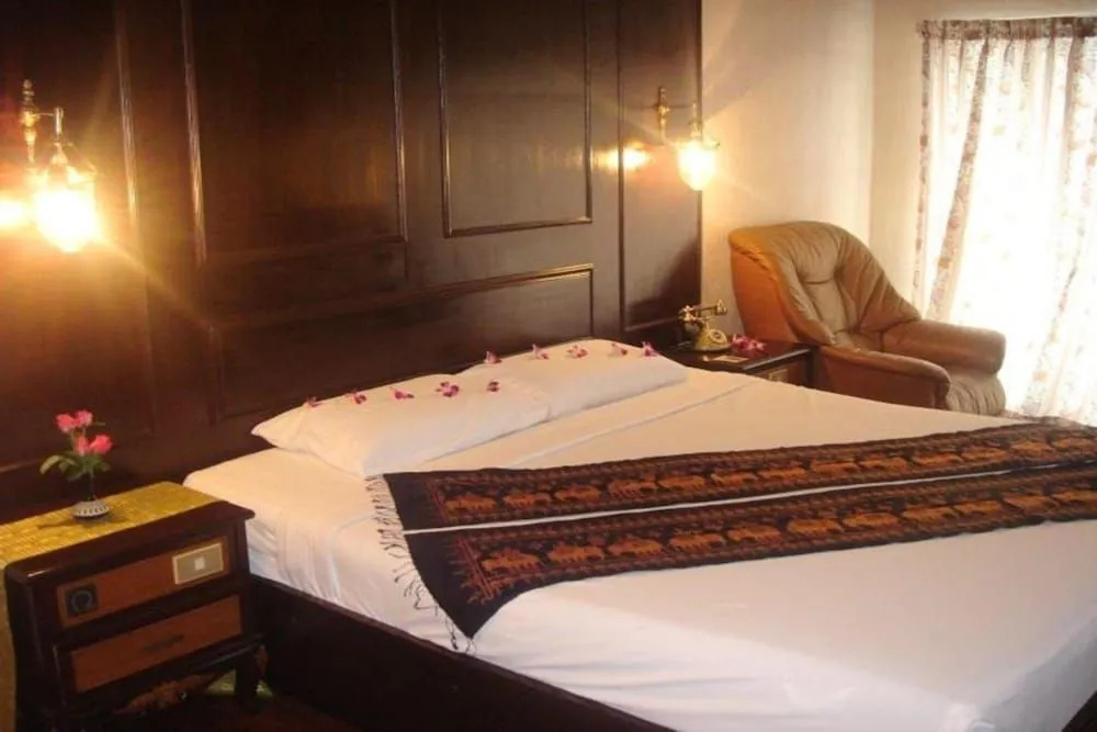 Hotel Petchkasem Grand