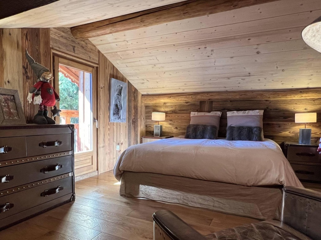 Charming 8-person chalet with fireplace near the centre of Les Deux Alpes