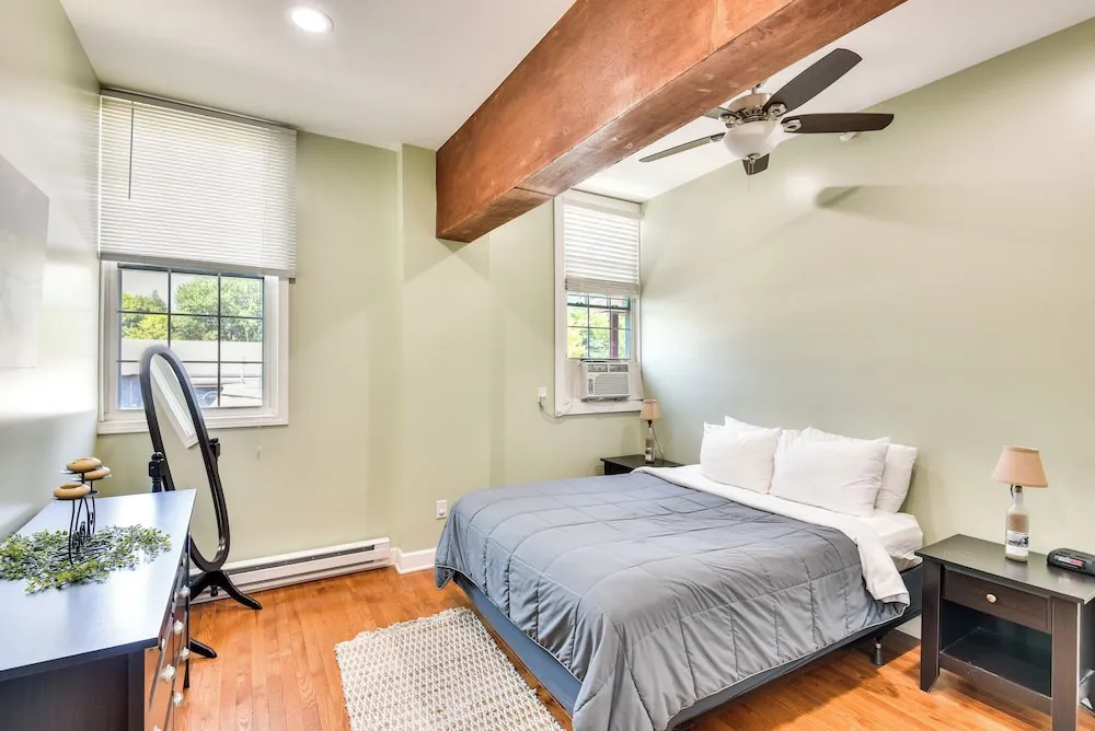 Cozy Sawyer Apartment - 2 Mi to Warren Dunes Park!