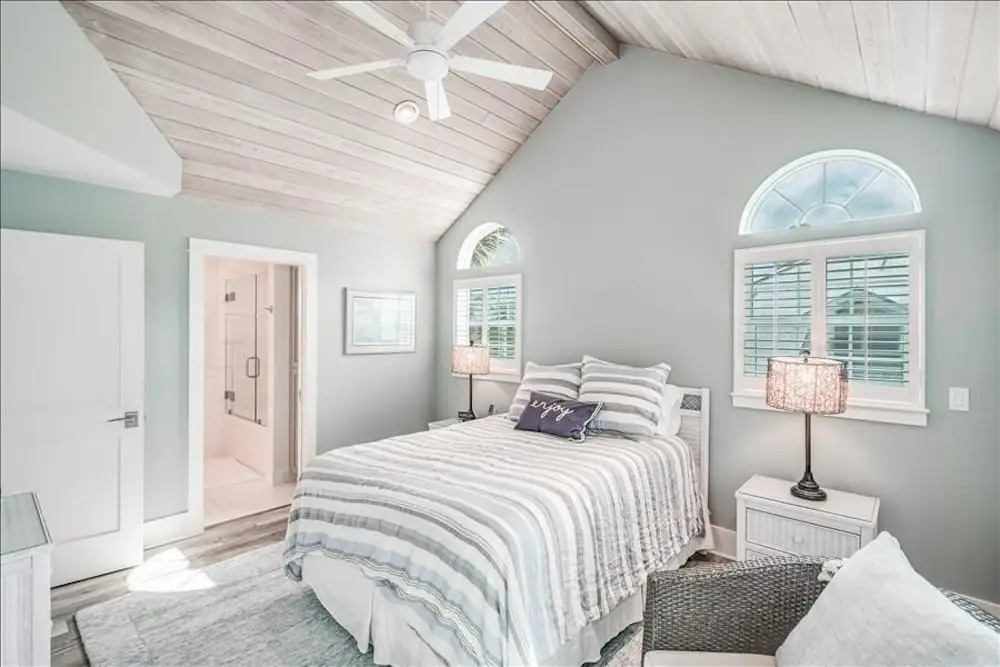 Island 11 - 3 Br home by RedAwning