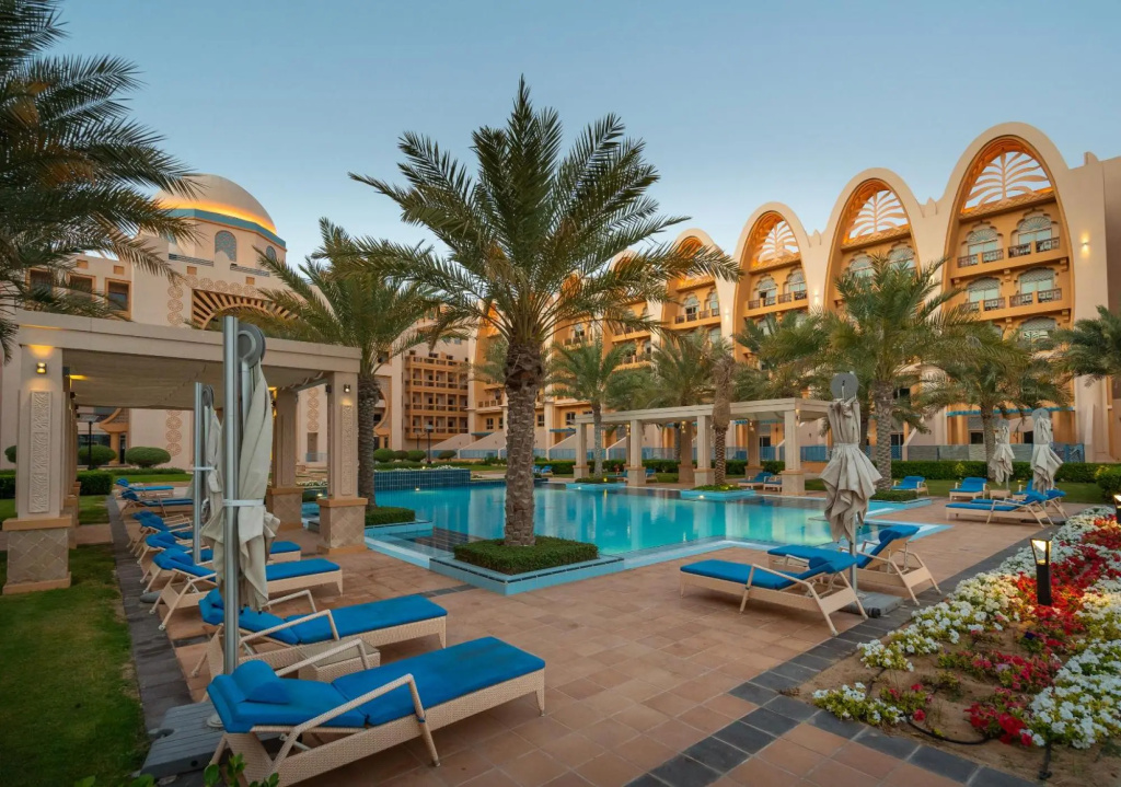 Luxury 300m2 Townhouse. Beach, Gym, Private Pool (2)