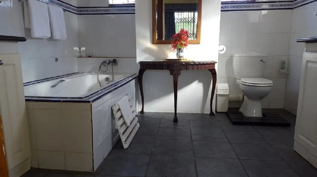 Autumn Breeze Manor Guest House