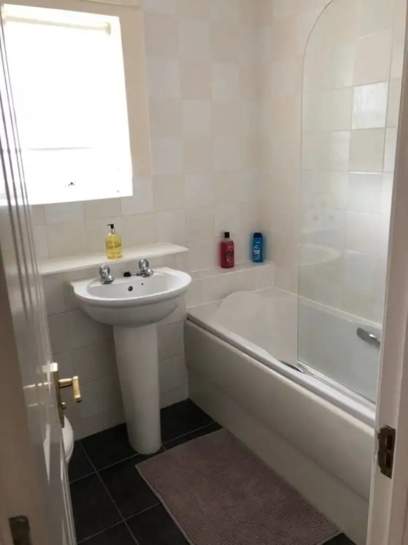Renfrew Modern Flat