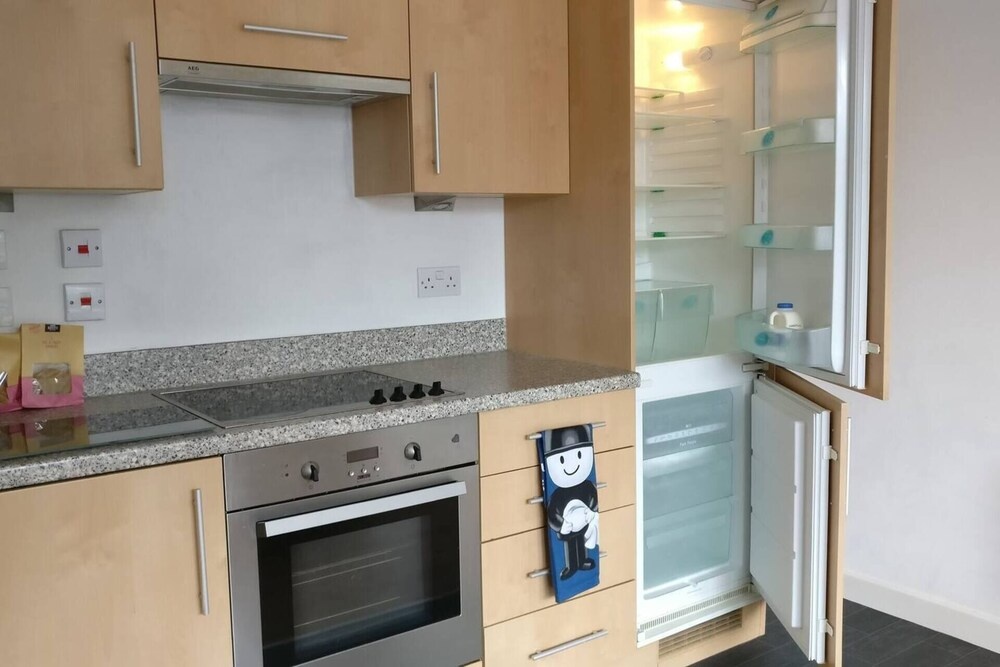 Beautiful City Centre 2-bed Apartment With Balcony